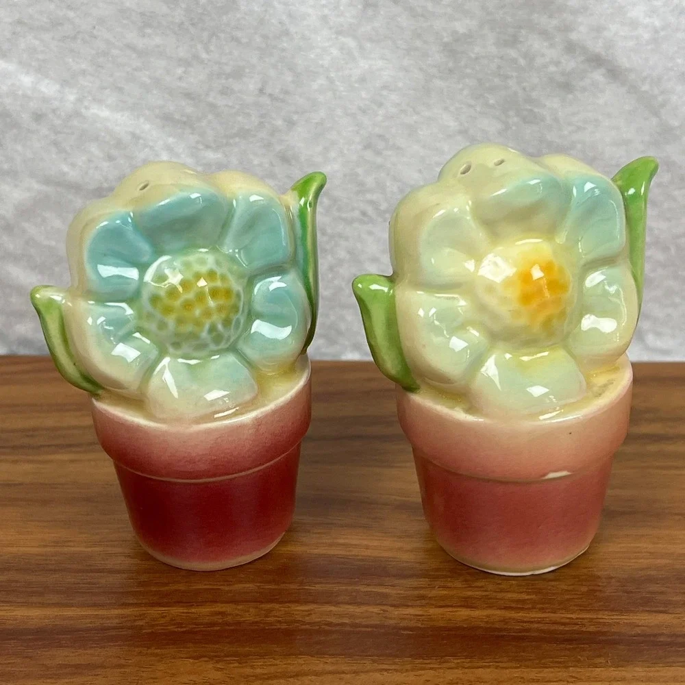 Vintage 1950's Kitsch Ceramic Shawnee Flower Pot Salt and Pepper Shakers